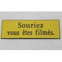 plaque adhésive "souriez vous êtes filmés" jaune