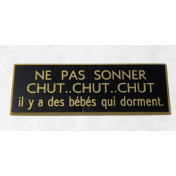 plaque blanche "NE PAS SONNER CHUT, CHUT CHUT il y a bébé qui dort"  format 70 x 200 mm 2