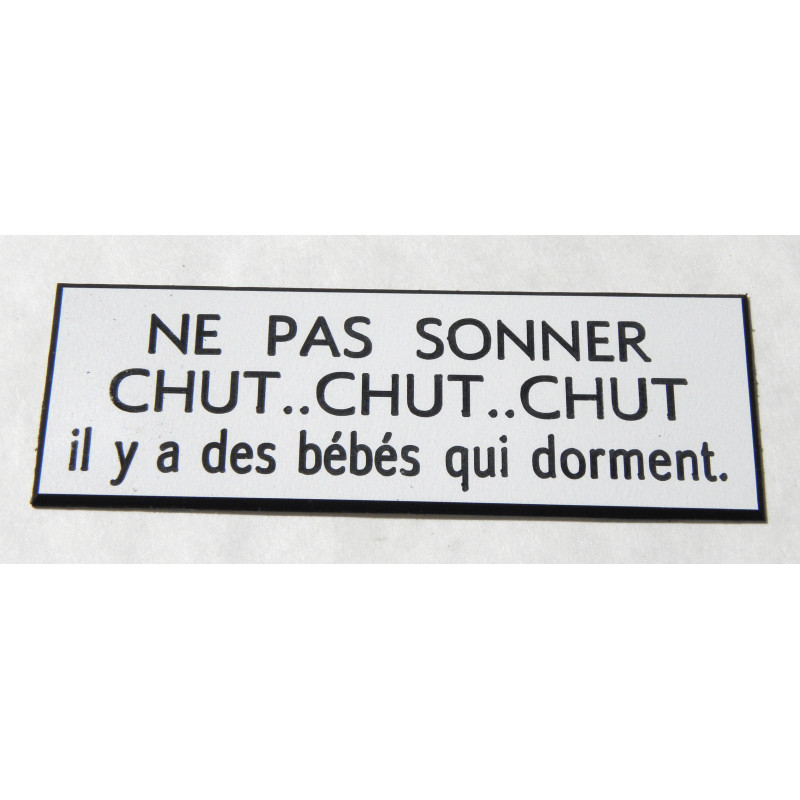 plaque blanche "NE PAS SONNER CHUT, CHUT CHUT il y a bébé qui dort"  format 70 x 200 mm