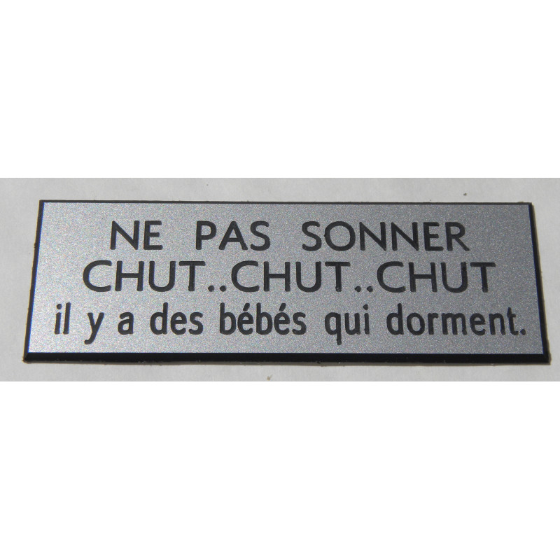 plaque blanche "NE PAS SONNER CHUT, CHUT CHUT il y a bébé qui dort"  format 70 x 200 mm