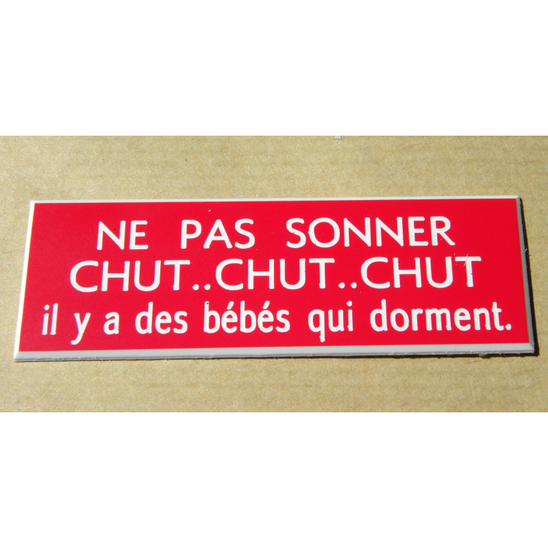 plaque blanche "NE PAS SONNER CHUT, CHUT CHUT il y a bébé qui dort"  format 70 x 200 mm