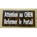 plaque gravée "ATTENTION AU CHIEN REFERMER LE PORTAIL" finition biseautée format 48 x 100 mm