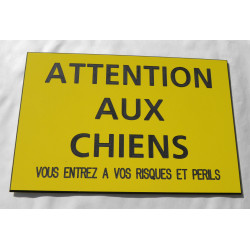 plaque "ATTENTION AUX CHIENS VOUS ENTREZ A VOS RISQUES ET PERILS" jaune