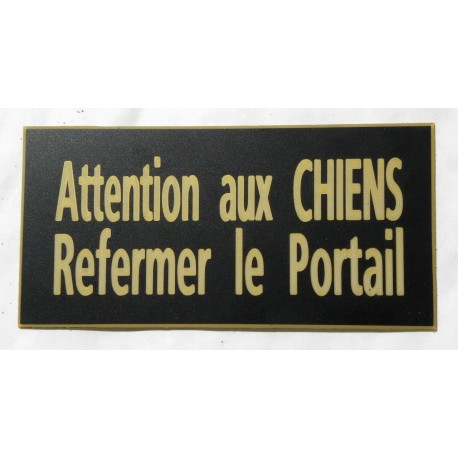 plaque adhésive "ATTENTION AUX CHIENS REFERMER LE PORTAIL" couleur noir et or