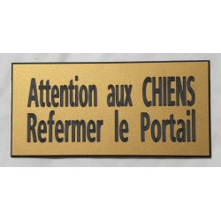 plaque adhésive dorée "ATTENTION AUX CHIENS REFERMER LE PORTAIL"