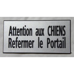 plaque adhésive argentée "ATTENTION AUX CHIENS REFERMER LE PORTAIL"