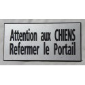 plaque adhésive argentée "ATTENTION AUX CHIENS REFERMER LE PORTAIL"