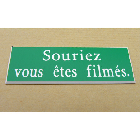 étiquette adhésive "souriez vous êtes filmés" multicolores