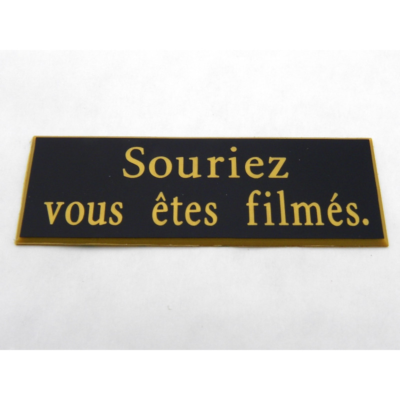 étiquette adhésive "souriez vous êtes filmés" multicolores