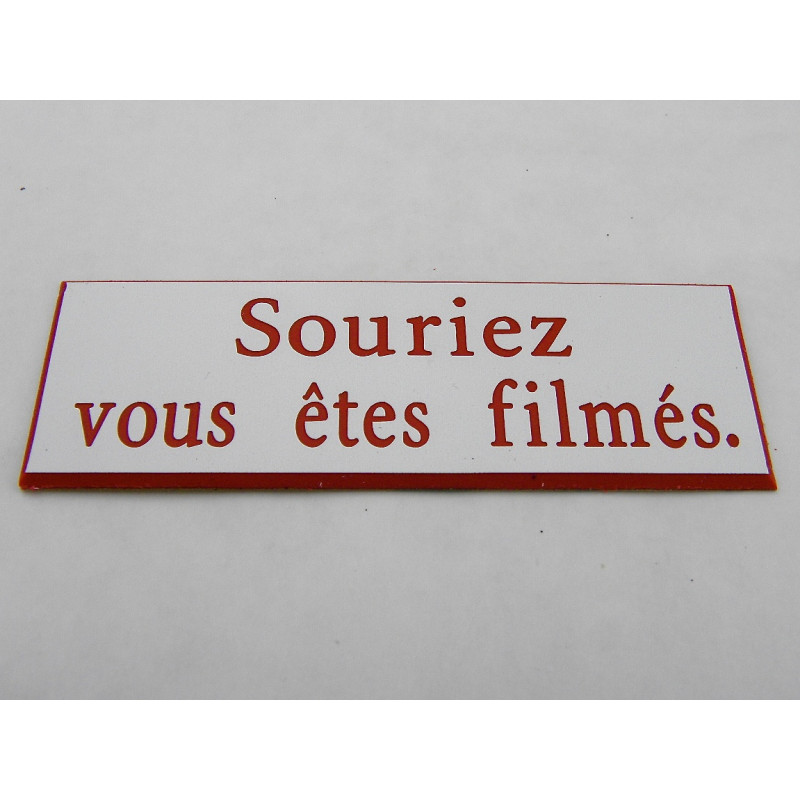 étiquette adhésive "souriez vous êtes filmés" multicolores