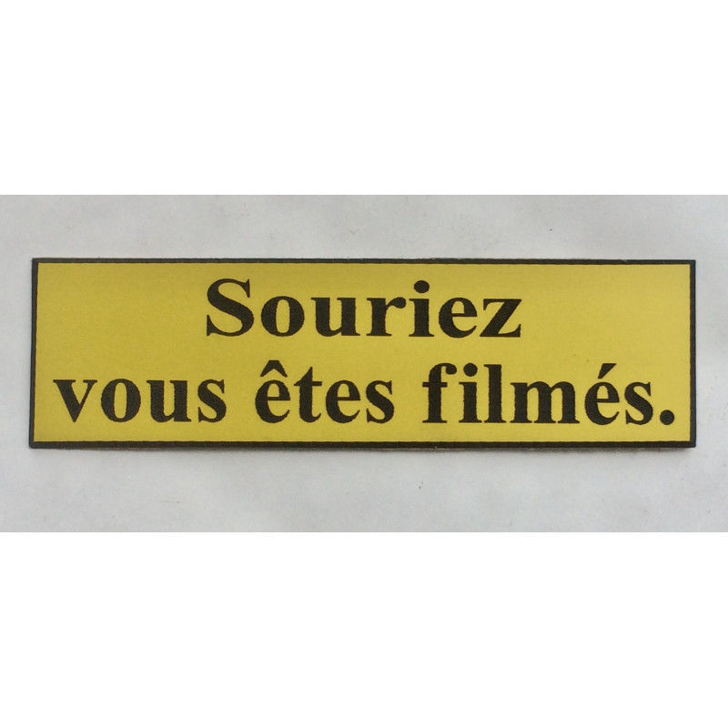 étiquette adhésive "souriez vous êtes filmés" multicolores