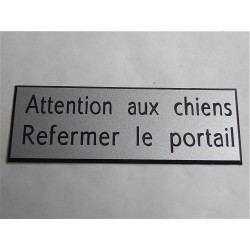plaque adhésive argenté "ATTENTION AUX CHIENS REFERMER LE PORTAIL"