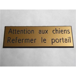 plaque adhésive dorée "ATTENTION AUX CHIENS REFERMER LE PORTAIL"