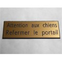 plaque adhésive dorée "ATTENTION AUX CHIENS REFERMER LE PORTAIL"