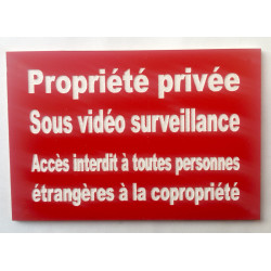 plaque "Propriété privée Sous vidéo surveillance Accès interdit à toutes personnes étrangères à la copropriété" rouge 2
