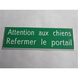 plaque adhésive verte "ATTENTION AUX CHIENS REFERMER LE PORTAIL"