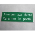 plaque adhésive verte "ATTENTION AUX CHIENS REFERMER LE PORTAIL"