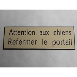 plaque adhésive ivoire "ATTENTION AUX CHIENS REFERMER LE PORTAIL"
