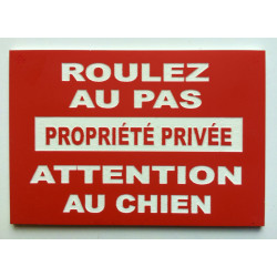 plaque "ROULEZ AU PAS PROPRIÉTÉ PRIVÉE ATTENTION AU CHIEN" rouge 2