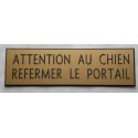 plaque adhésive "ATTENTION AU CHIEN REFERMER LE PORTAIL" dorée