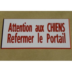 plaque adhésive blanche et rouge "ATTENTION AUX CHIENS REFERMER LE PORTAIL"