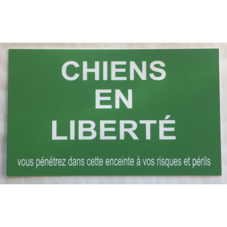 Plaque CHIENS EN LIBERTÉ vous pénétrez dans cette enceinte à vos risques et périls verte