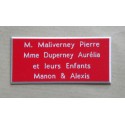 plaque de porte rouge format 75x150 mm personnalisée 4 lignes