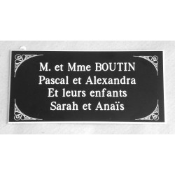plaque de porte noire format 75x150 mm personnalisée 4 lignes + enjolivures