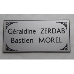 plaque de porte argentée format 75x150 mm personnalisée 2 lignes + enjolivures