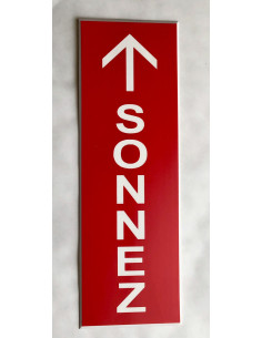 plaque adhésive "SONNEZ + FLECHE" fond rouge