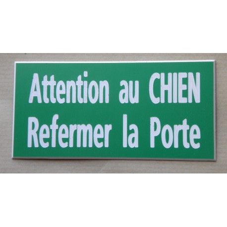 plaque adhésive verte "ATTENTION AU CHIEN REFERMER LA PORTE"