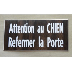 plaque adhésive "ATTENTION AU CHIEN REFERMER LA PORTE" couleur bois