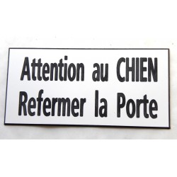 plaque adhésive blanche "ATTENTION AU CHIEN REFERMER LA PORTE"