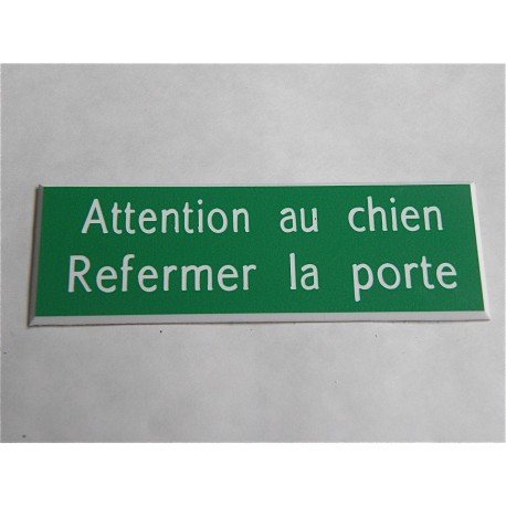 plaque adhésive verte "ATTENTION AU CHIEN REFERMER LA PORTE"