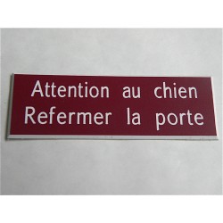 plaque adhésive bordeau  "ATTENTION AU CHIEN REFERMER LA PORTE"
