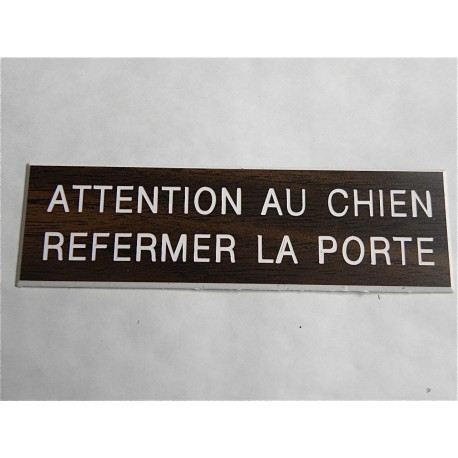 plaque "ATTENTION AU CHIEN REFERMER LA PORTE" couleur bois