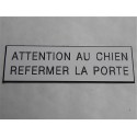 plaque "ATTENTION AU CHIEN REFERMER LA PORTE" blanche