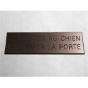 plaque "ATTENTION AU CHIEN REFERMER LA PORTE" cuivrée