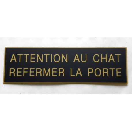 plaque adhésive ATTENTION AU CHAT REFERMER LA PORTE noir et or