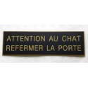 plaque adhésive ATTENTION AU CHAT REFERMER LA PORTE noir et or