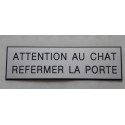 plaque adhésive ATTENTION AU CHAT REFERMER LA PORTE argentée