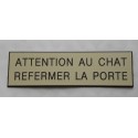 plaque adhésive ATTENTION AU CHAT REFERMER LA PORTE ivoire