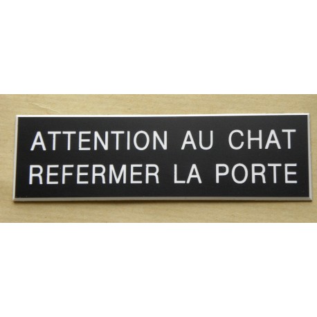 plaque adhésive ATTENTION AU CHAT REFERMER LA PORTE noire