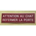 plaque adhésive ATTENTION AU CHAT REFERMER LA PORTE bordeau