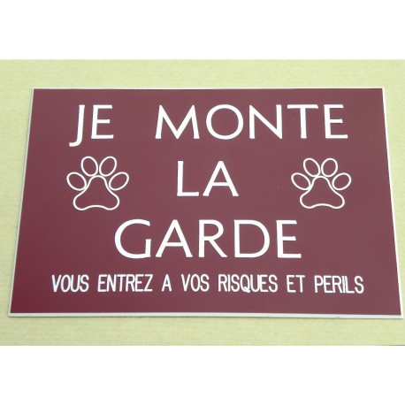 Plaque adhésive "JE MONTE LA GARDE" Couleur bordeau