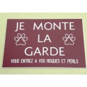 Plaque adhésive "JE MONTE LA GARDE" Couleur bordeau
