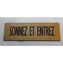 plaque adhésive "SONNEZ ET ENTREZ" dorée