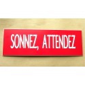 plaque adhésive "SONNEZ, ATTENDEZ" rouge