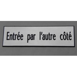 plaque adhésive "ENTRÉE PAR L'AUTRE CÔTÉ" argentée