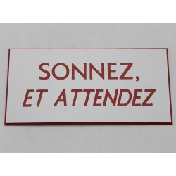 plaque adhésive "SONNEZ ET ATTENDEZ" rouge et blanche
